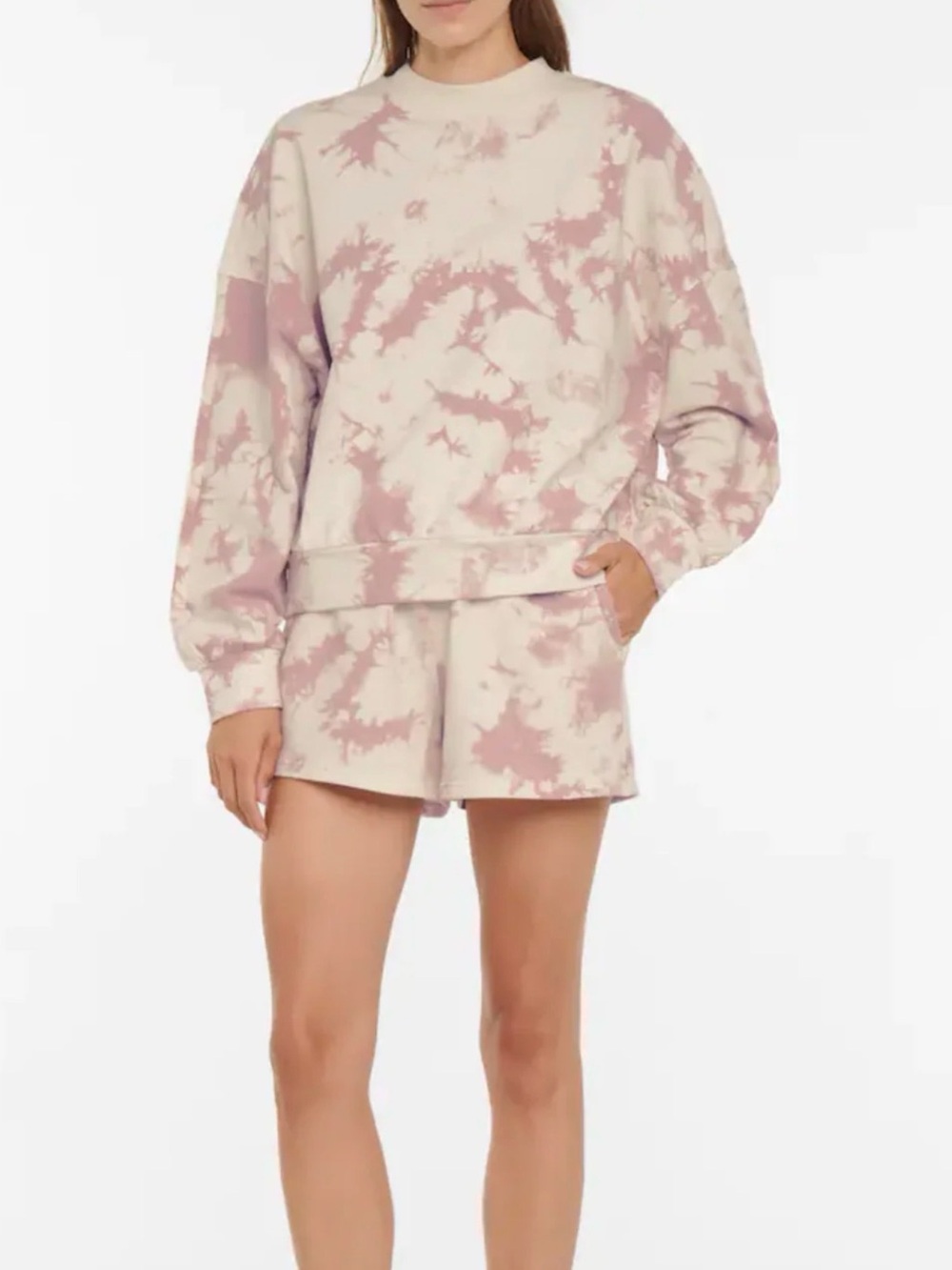 Matching Varley Tie-Dye Erwin Crewneck and Glade Shorts.
Size: Small
